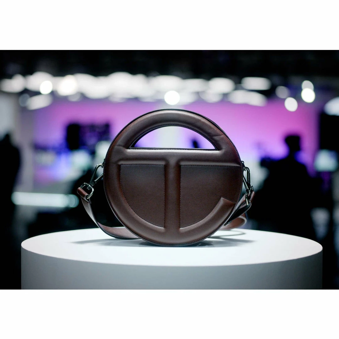 Outlet π Round Telfar Circle Bag - Chocolate 𧨠7 Round Telfar Circle Bag - Chocolate